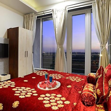 Comfort Inn Donil Vadodara Bagian luar foto