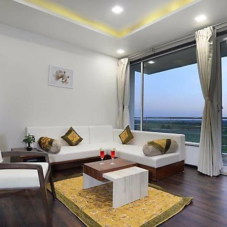 Comfort Inn Donil Vadodara Bagian luar foto