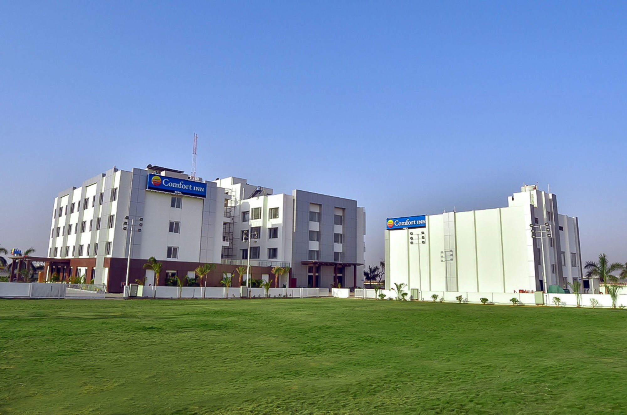 Comfort Inn Donil Vadodara Bagian luar foto