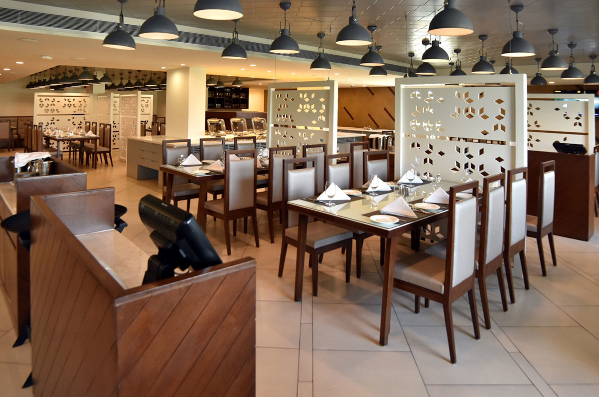 Comfort Inn Donil Vadodara Restoran foto
