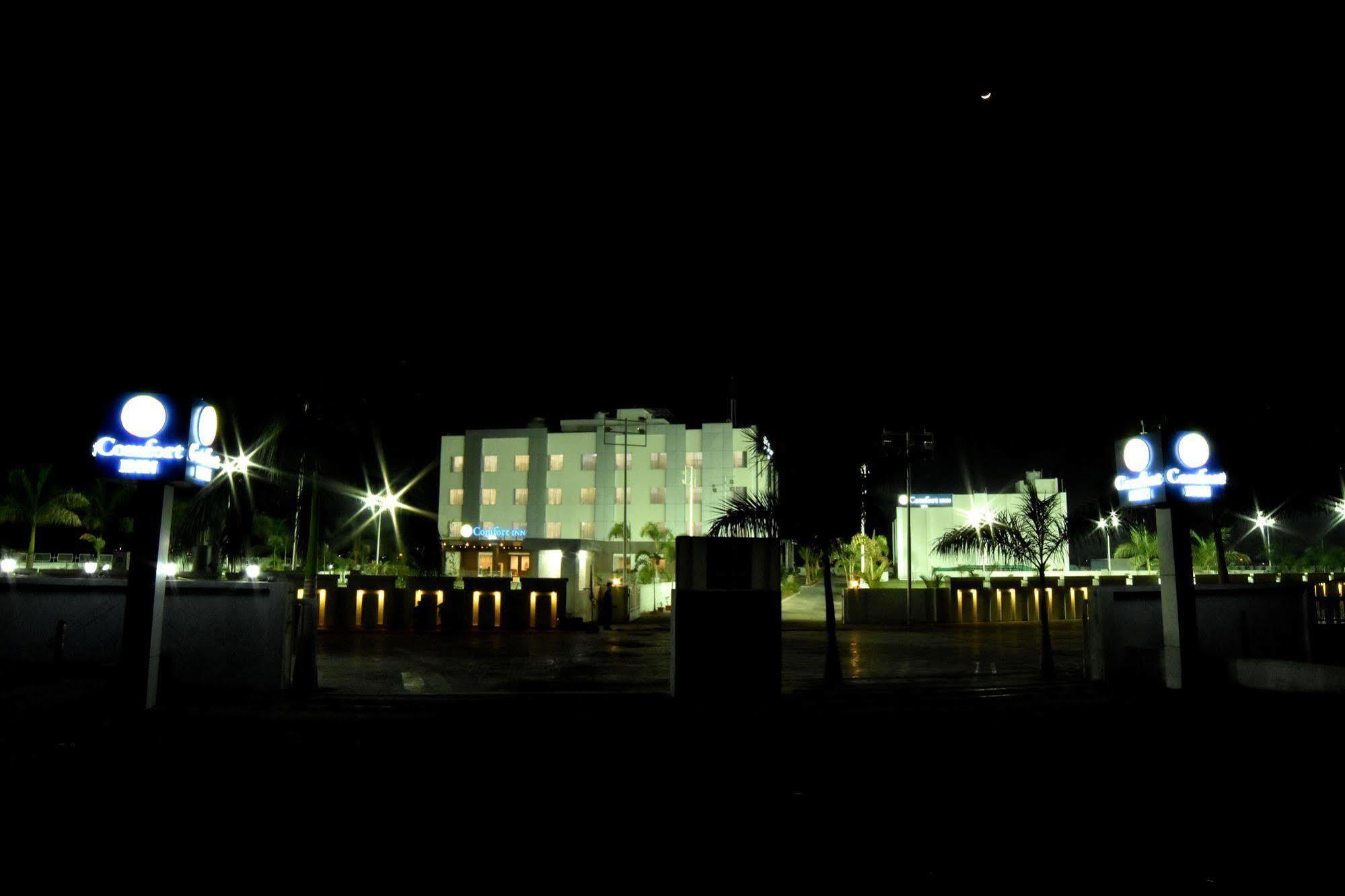 Comfort Inn Donil Vadodara Bagian luar foto