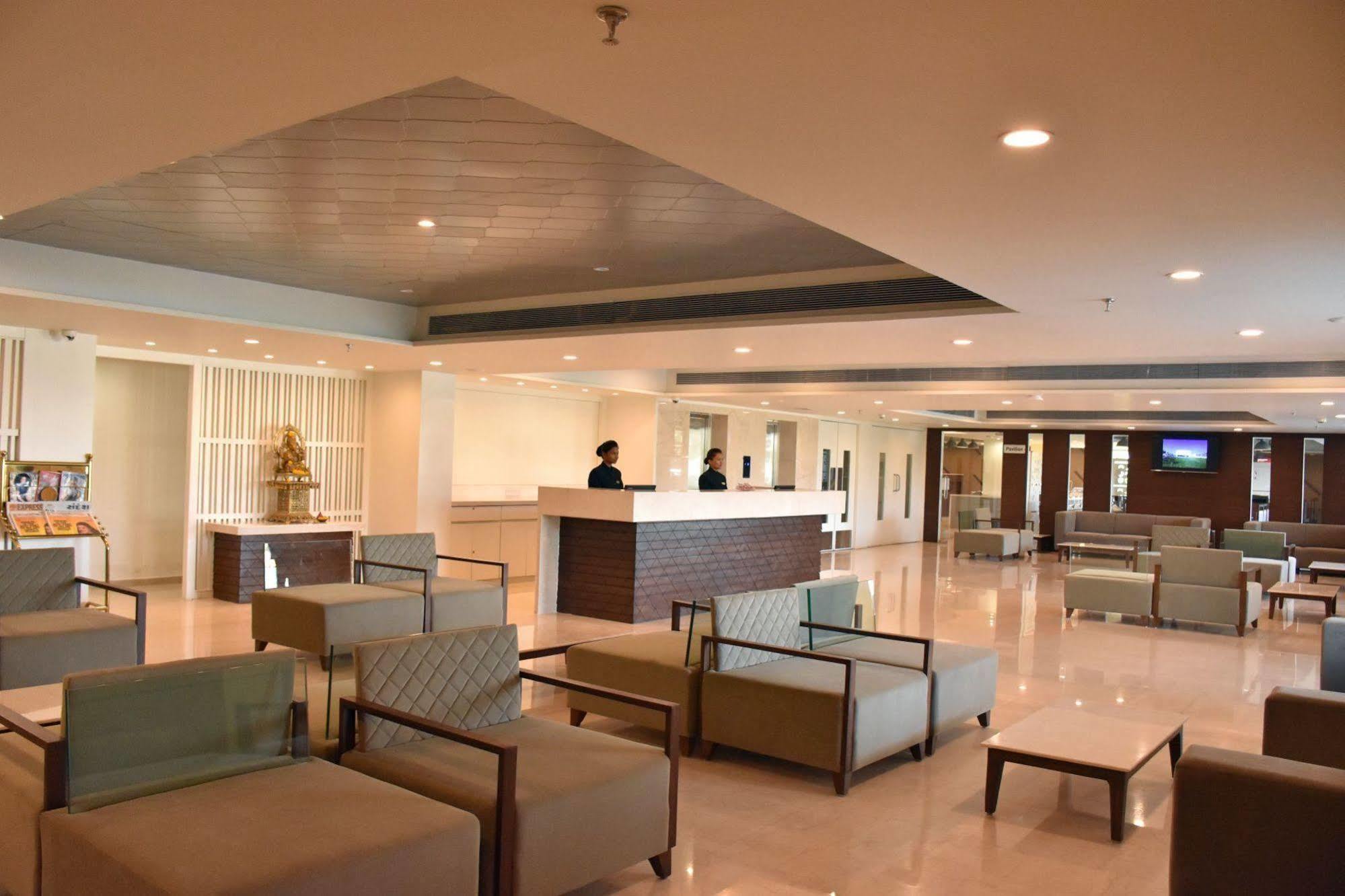 Comfort Inn Donil Vadodara Bagian luar foto