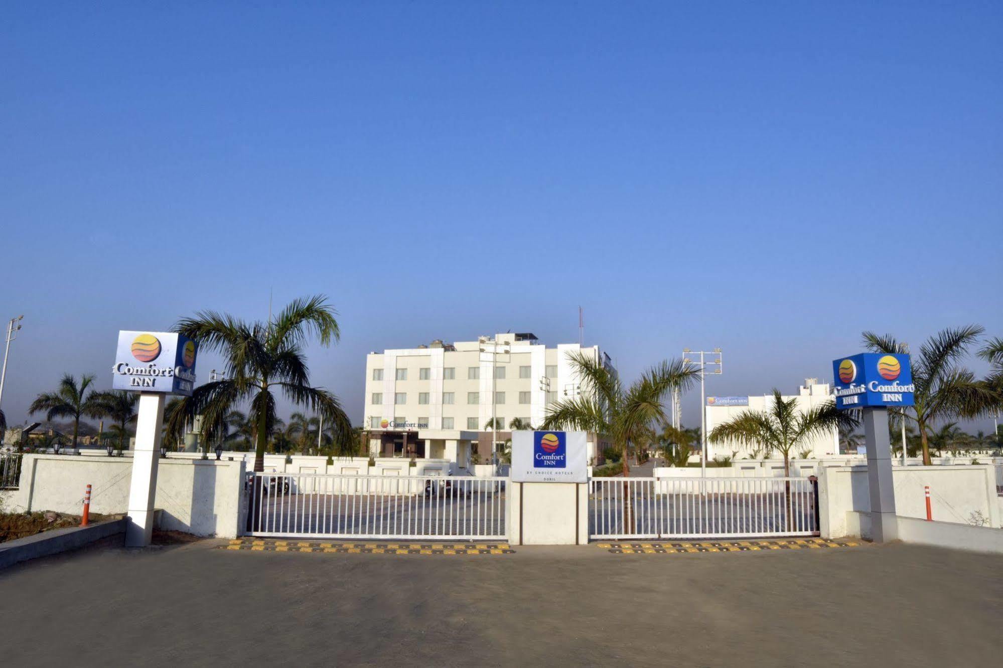 Comfort Inn Donil Vadodara Bagian luar foto