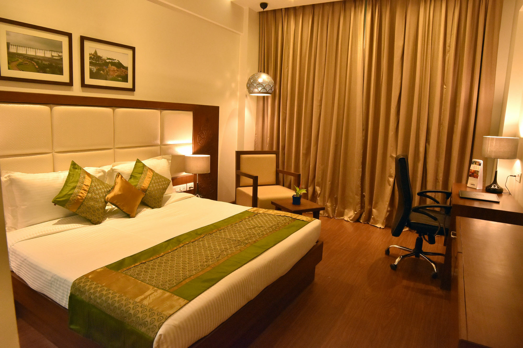Comfort Inn Donil Vadodara Bagian luar foto